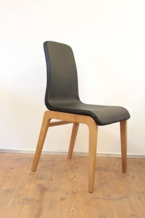 Moderner Stuhl aus Eiche